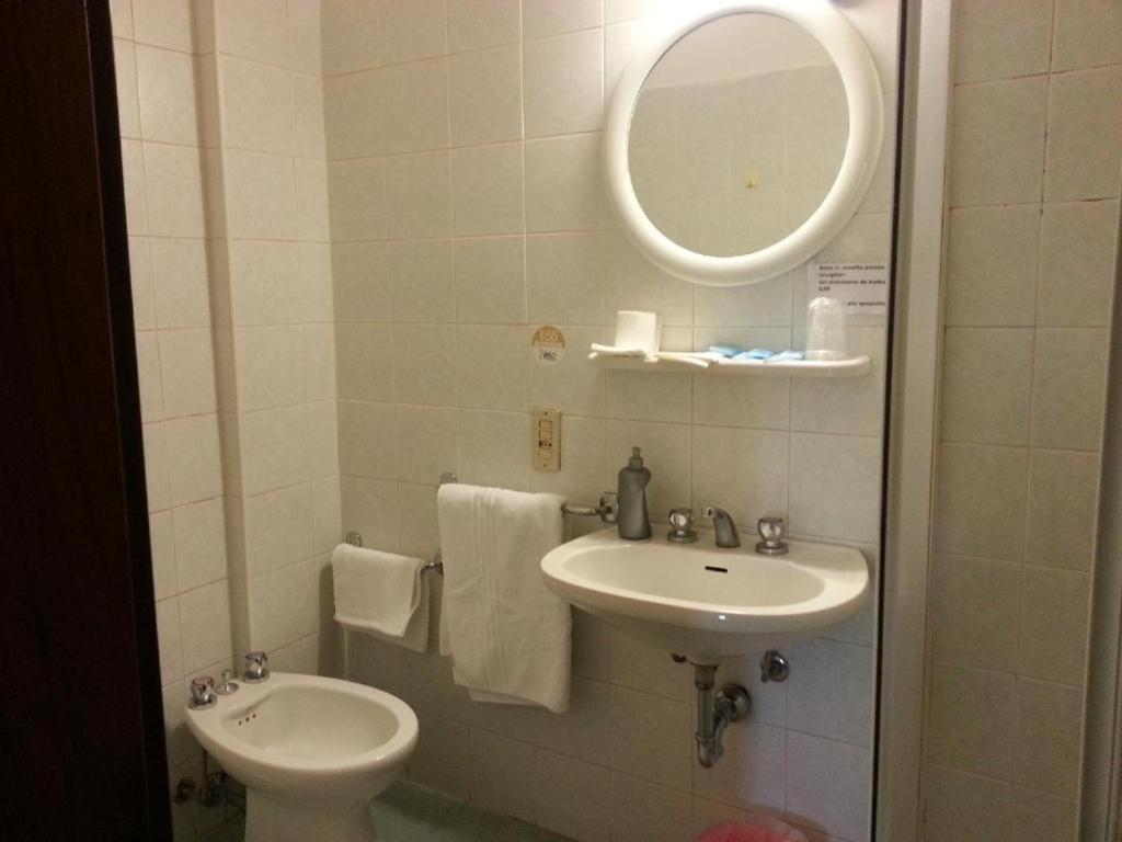 Hotel Stazione Novara Bagian luar foto
