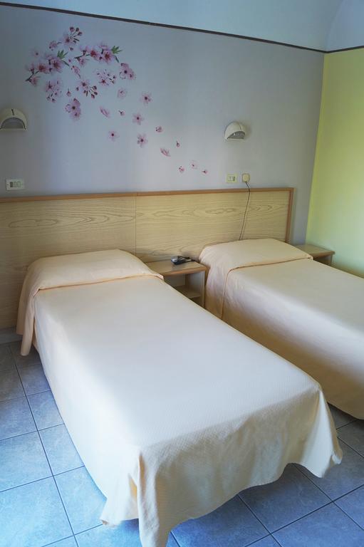 Hotel Stazione Novara Bagian luar foto
