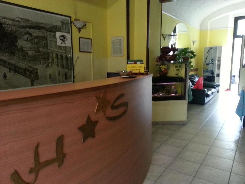 Hotel Stazione Novara Bagian luar foto