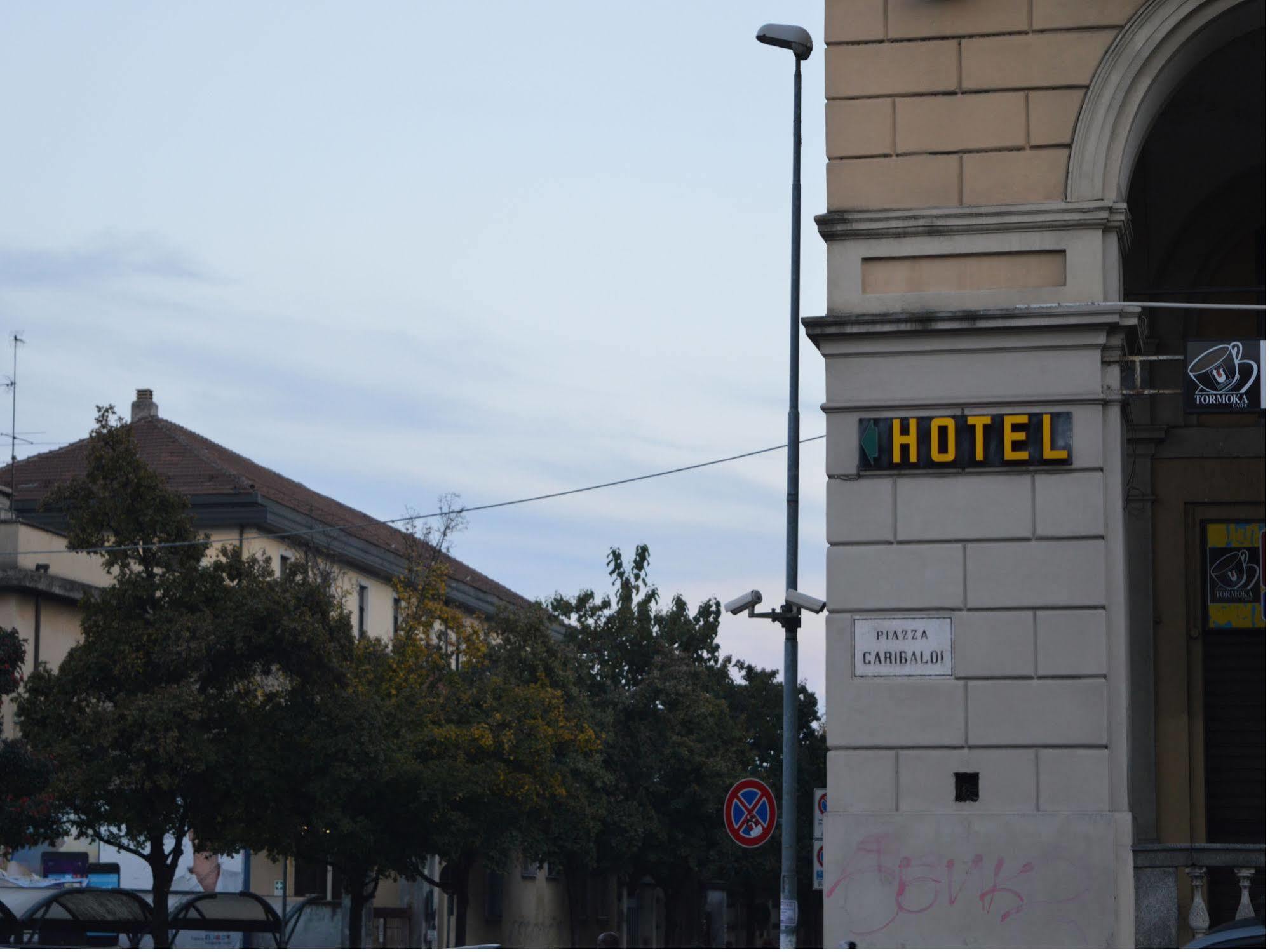 Hotel Stazione Novara Bagian luar foto