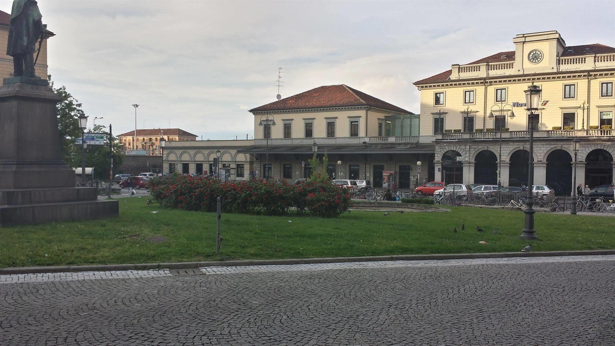 Hotel Stazione Novara Bagian luar foto