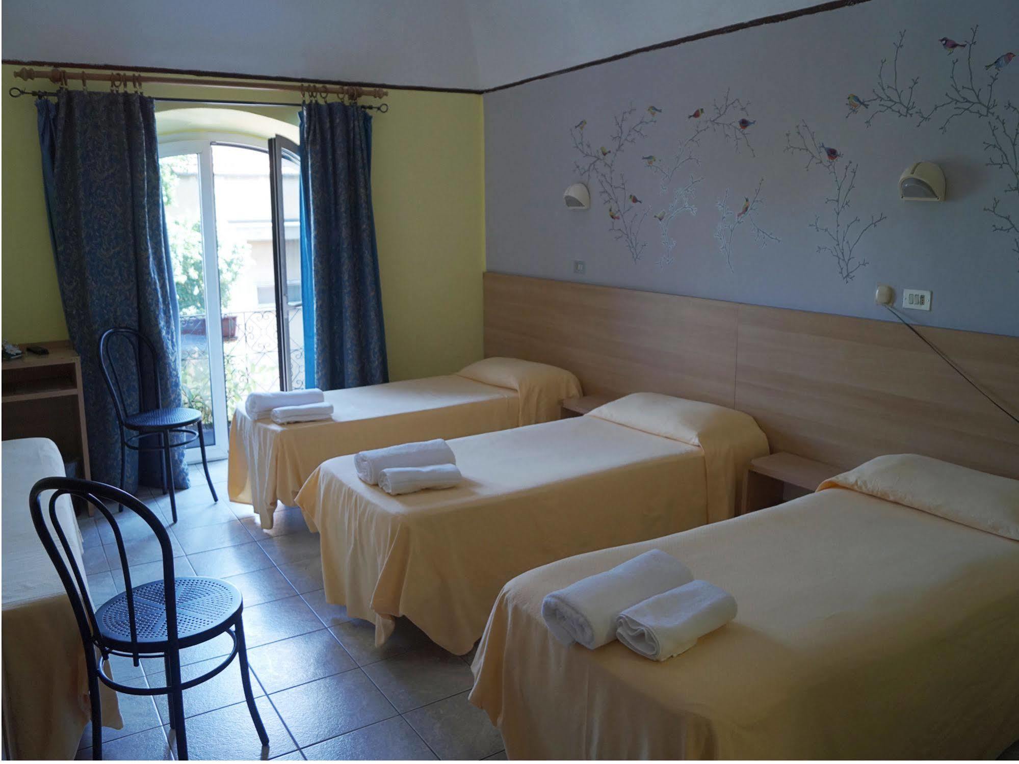 Hotel Stazione Novara Bagian luar foto