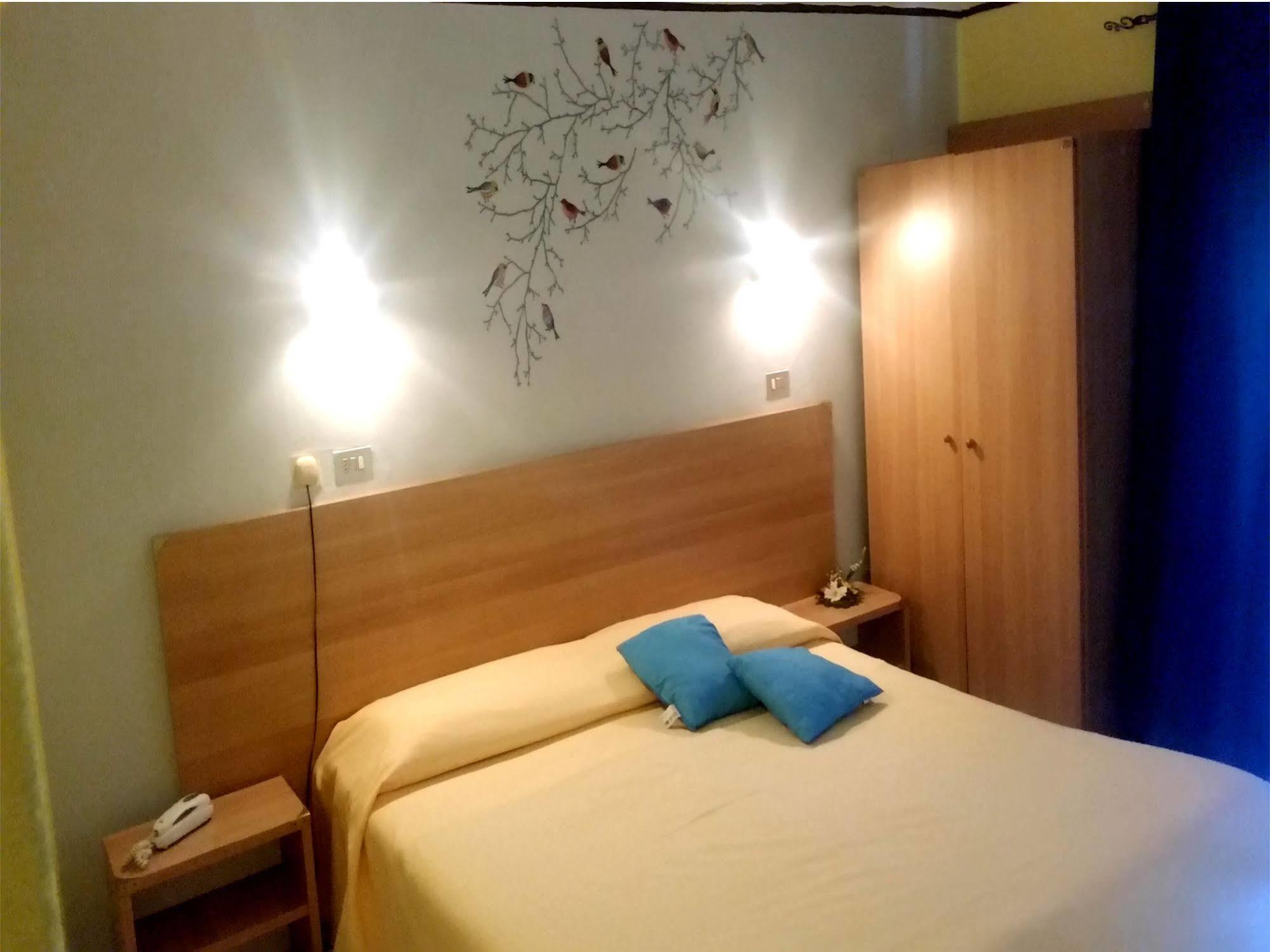 Hotel Stazione Novara Bagian luar foto