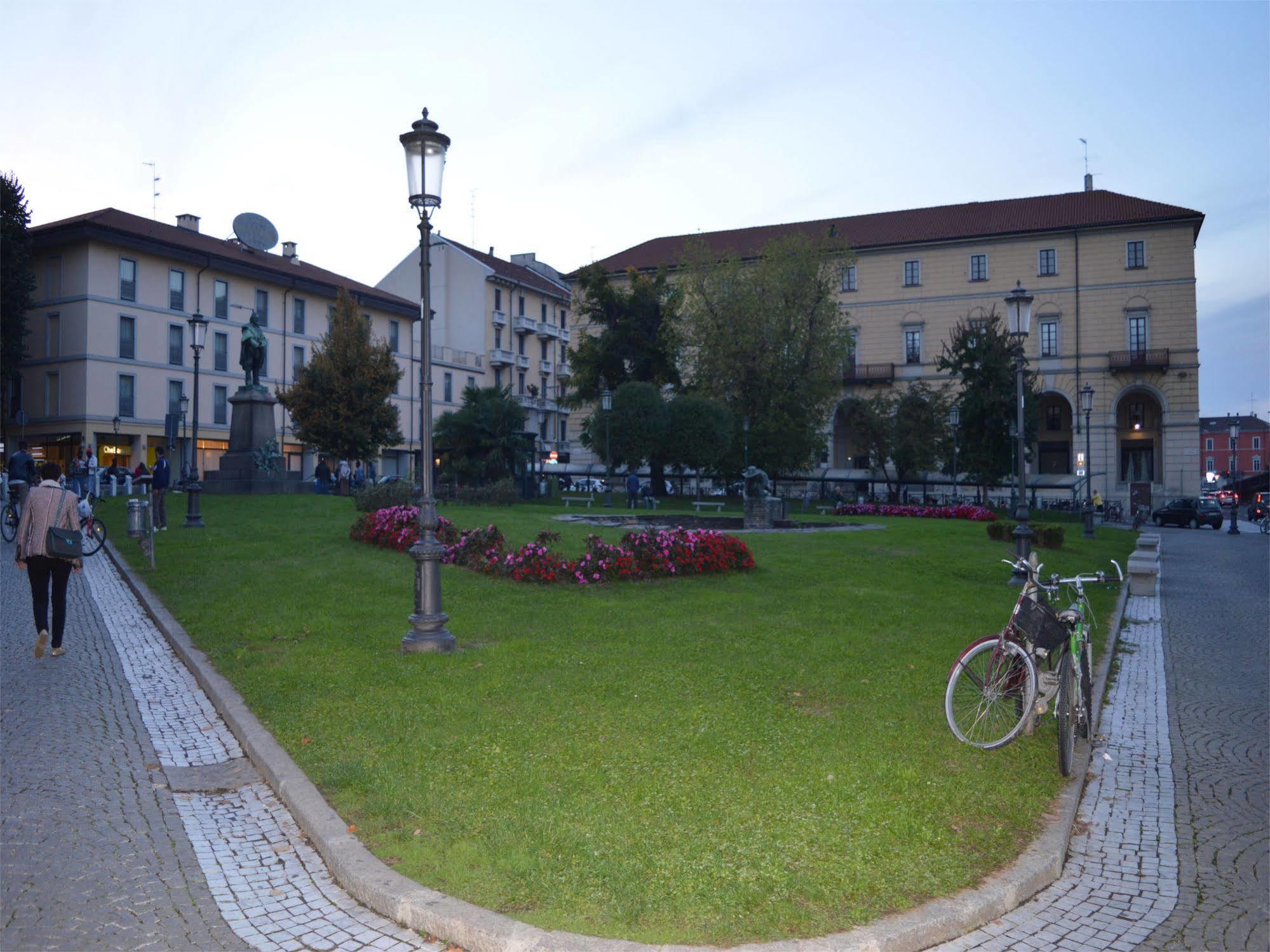 Hotel Stazione Novara Bagian luar foto