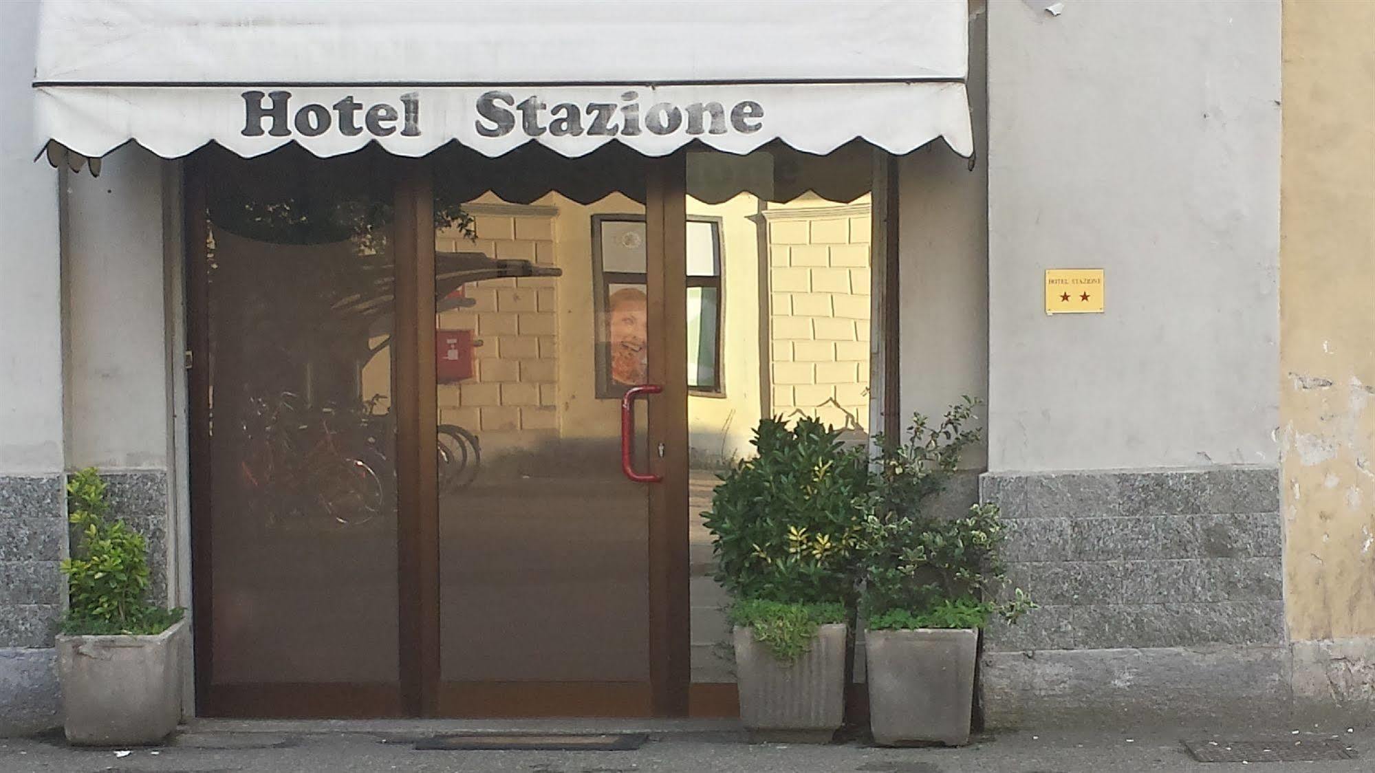 Hotel Stazione Novara Bagian luar foto