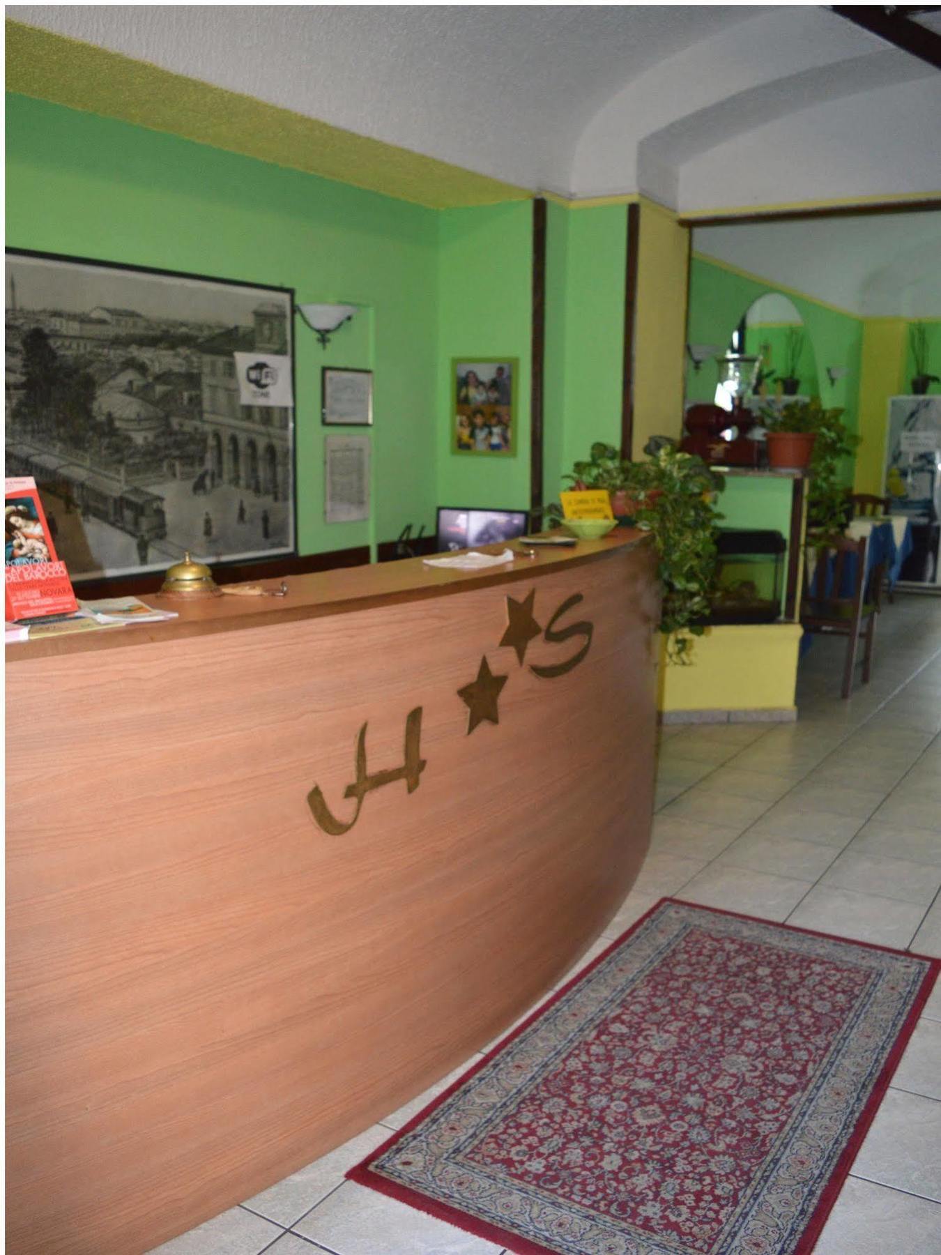 Hotel Stazione Novara Bagian luar foto
