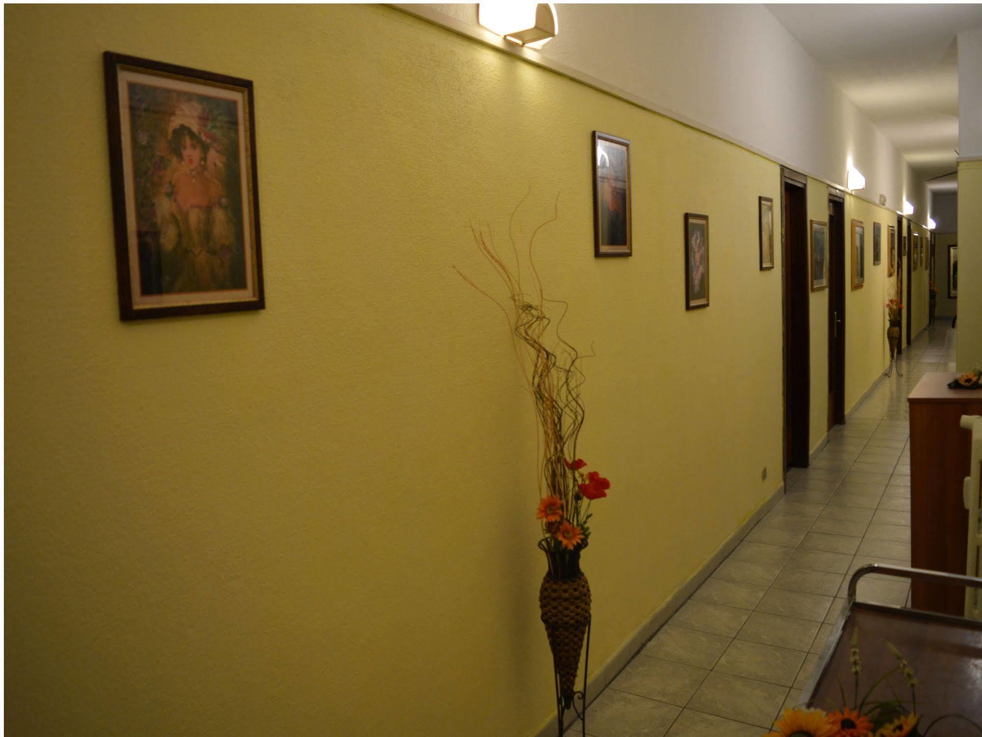 Hotel Stazione Novara Bagian luar foto